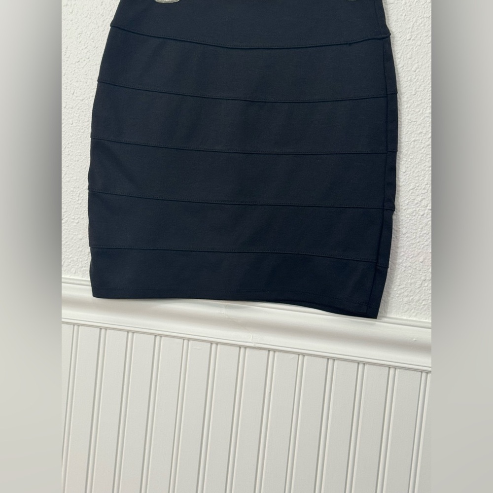 Women's Sleek Black Skirt with Subtle Line Details – Modern & Professional